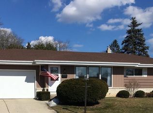 5290 Lakeview Dr, Greendale, WI 53129