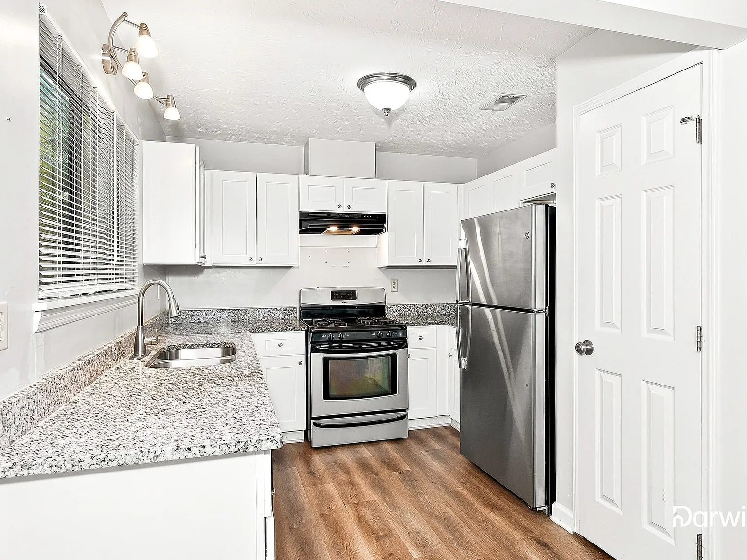 3 bed, 2.0 bath, 1651 sqft, $2,195 — Photo 2