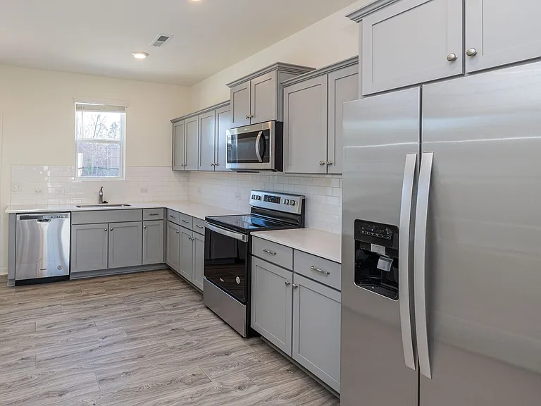120 S Dorsett St — Photo 4