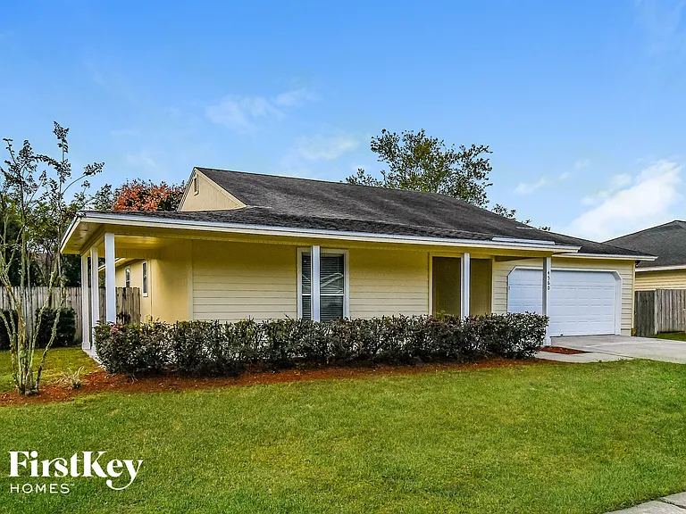 4560 N Crosstie Rd — Photo 1