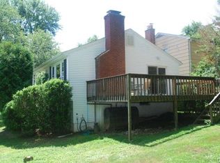 16 Robins Sq E, Norwalk, CT 06854