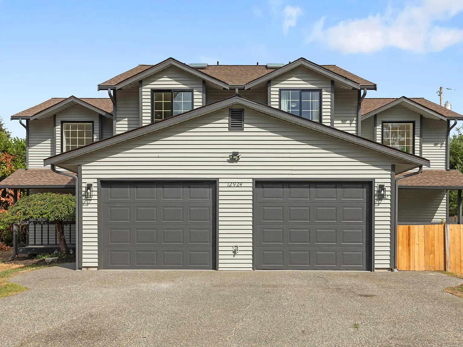 3 bed, 2.5 bath, 1400 sqft, $3,200 — Photo 1