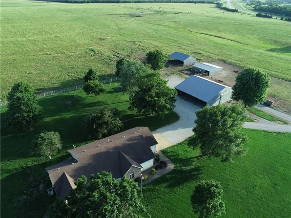 30919 W 363rd St, Osawatomie, KS 66064