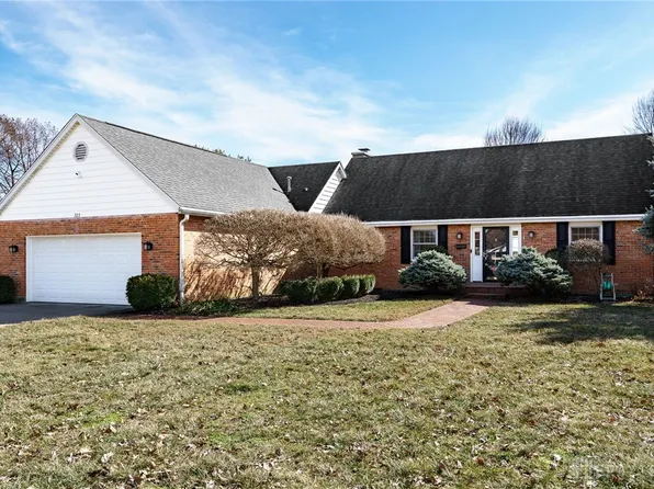 323 Beechgrove Dr, Englewood, OH 45322