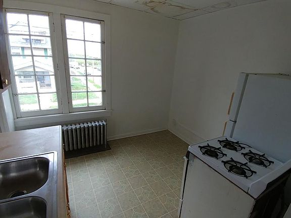 3rd image of 1332 Xenia Ave Unit B