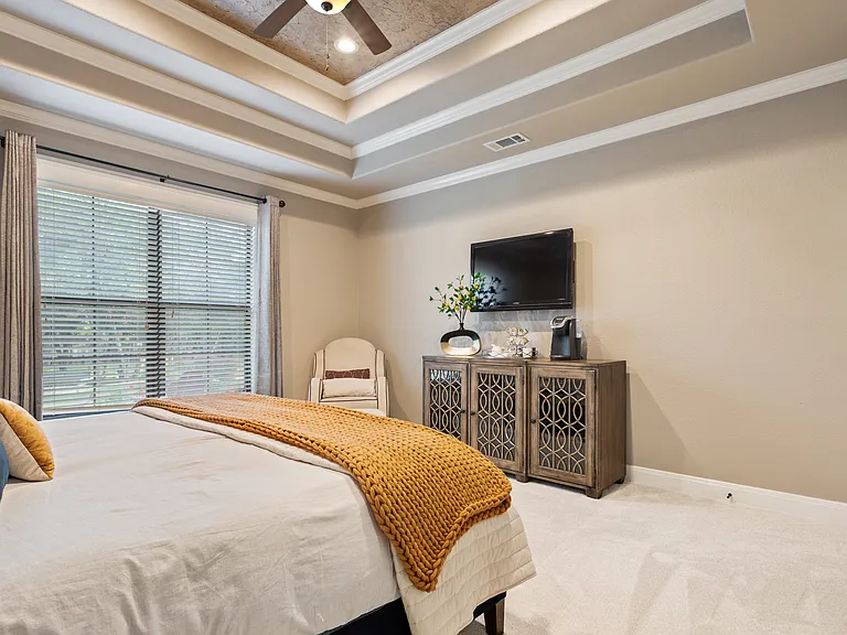 8464 Spicewood Springs Rd — Photo 38