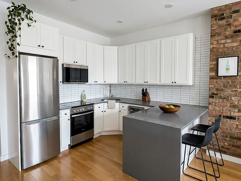 35 Cambridge Pl #3 — Photo 1