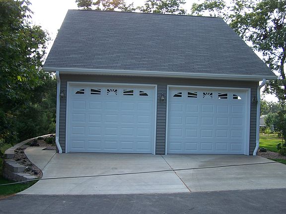 Detached garage