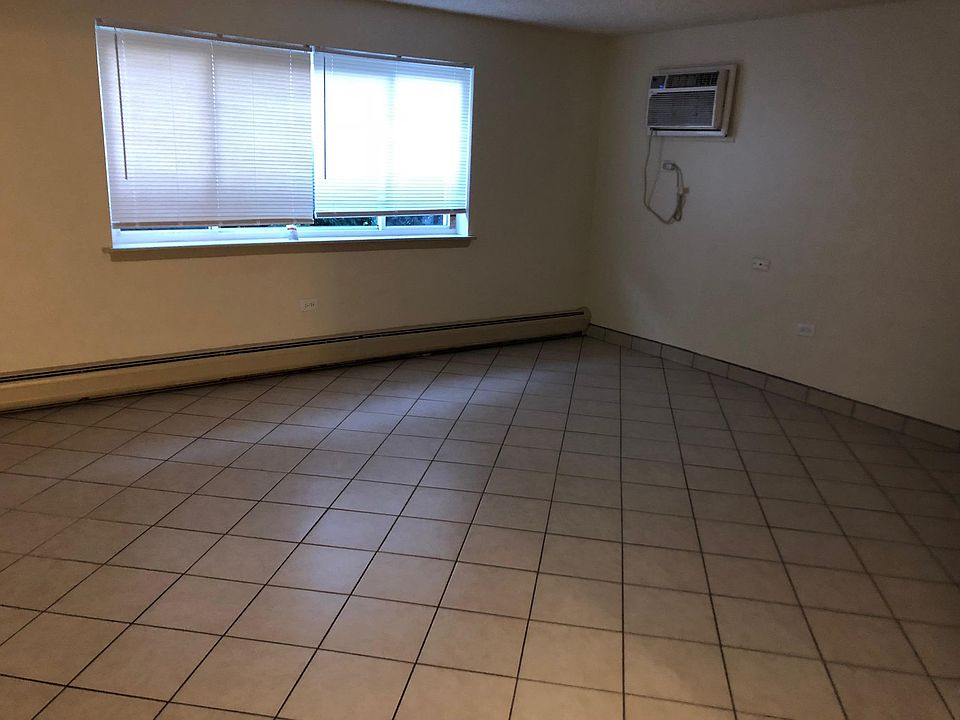 1st image of 10016 Holly Ln