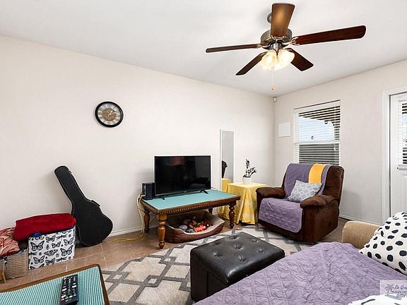 3rd image of 407 Lavaca Dr