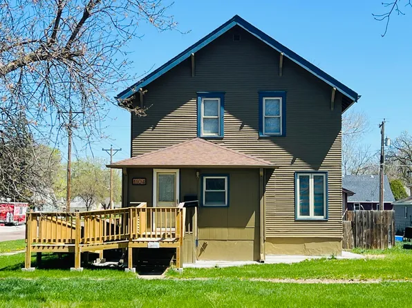 1104 Kansas Ave SE, Huron, SD 57350