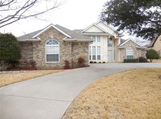 502 Hillcrest Ln, Krum, TX 76249