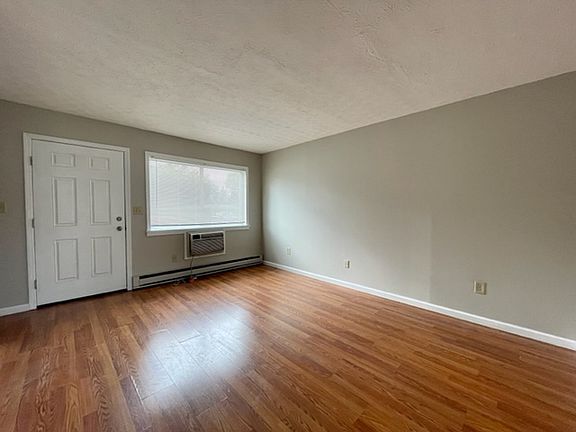 3rd image of 611 Wessor Ave #9