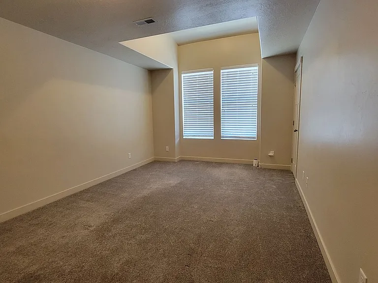 358 N 680 E — Photo 14