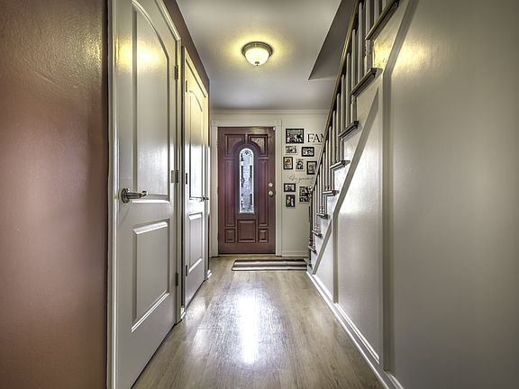 4th image of 3220 Devereux Dr