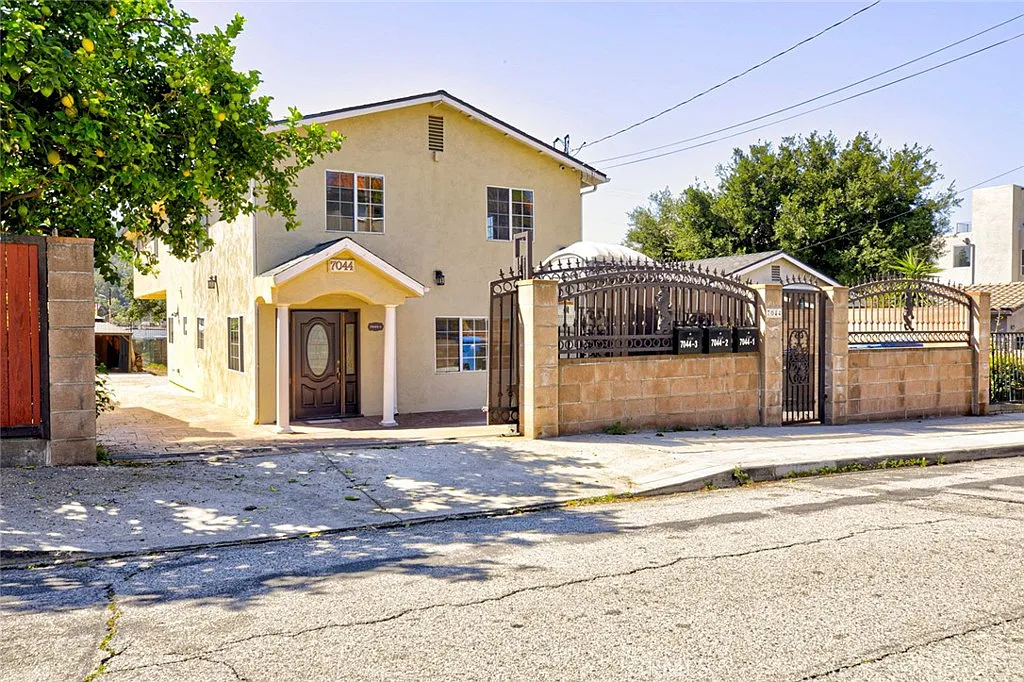 3 bed, 1550 sqft, $3,800 — Photo 1