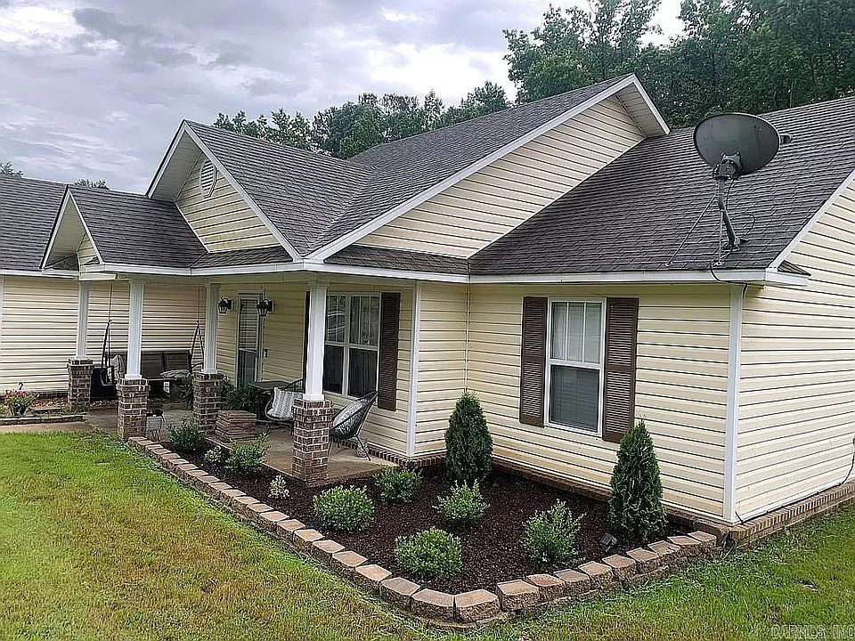 1st image of 31 Valley Ct