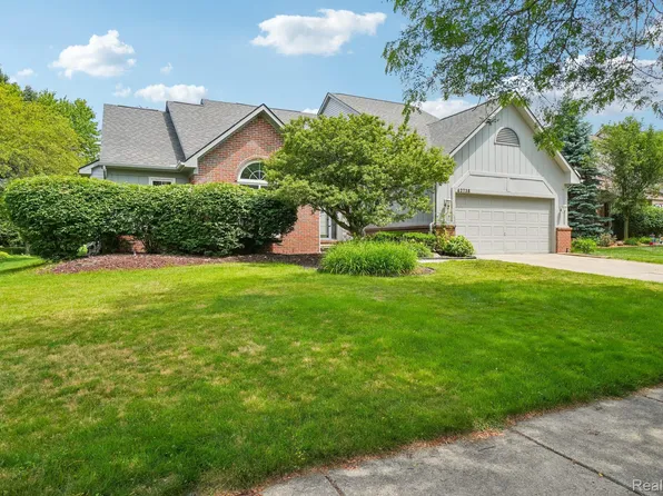 42738 Wimbleton Way, Novi, MI 48377