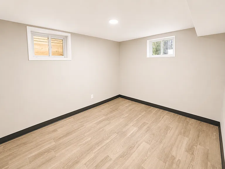 152 S Durand Pl #BASEMENT — Photo 5