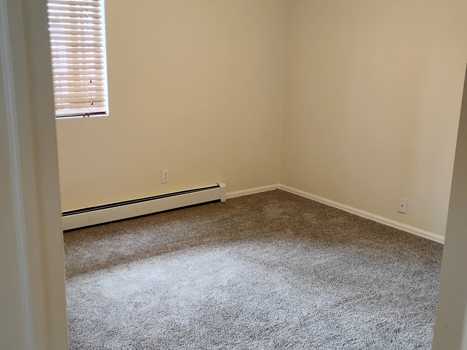 2 bed, 834 sqft, $1,300 — Photo 4