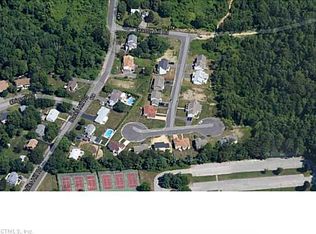 13 Red Maple Ln, Waterbury, CT 06701