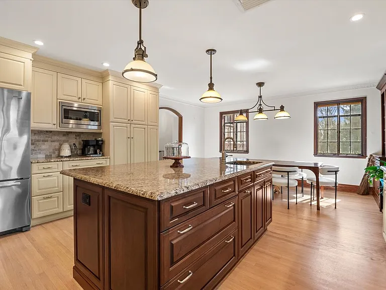 12 Hampton Rd — Photo 6