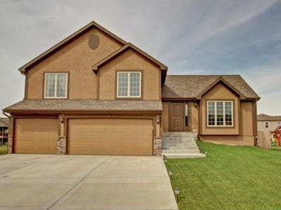 8904 N Mersington Ave, Kansas City, MO, 64156