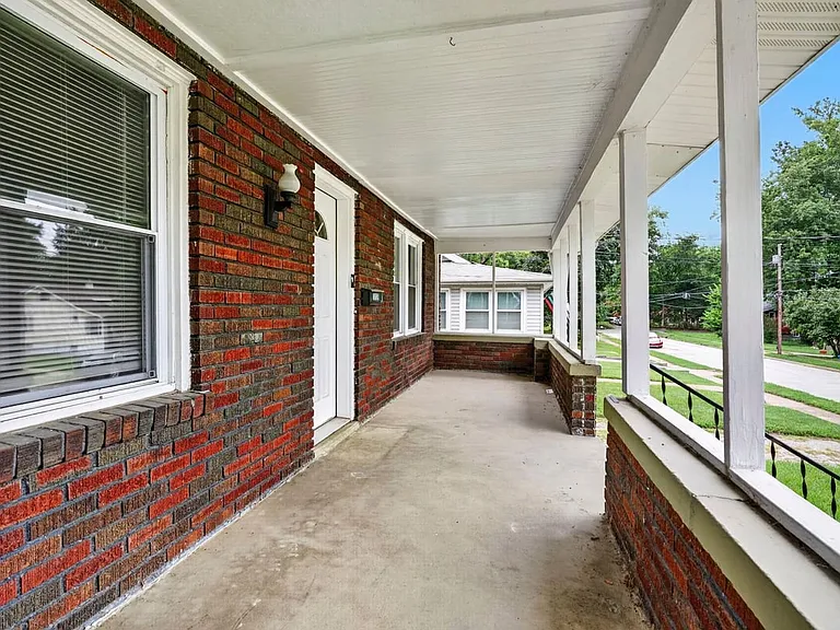 9006 Baroda Ave — Photo 24