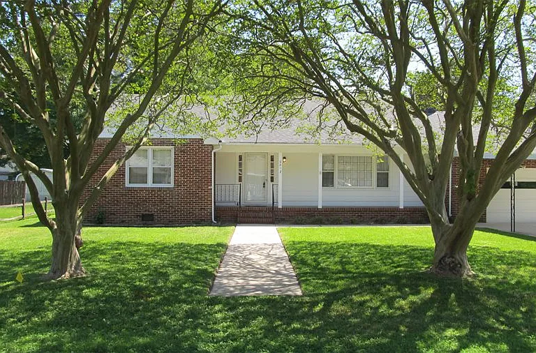 2217 Delwood Rd — Photo 2
