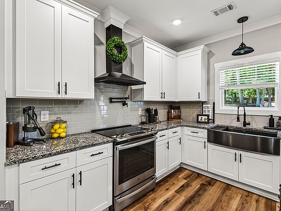5th image of 3656 Eagle View Way