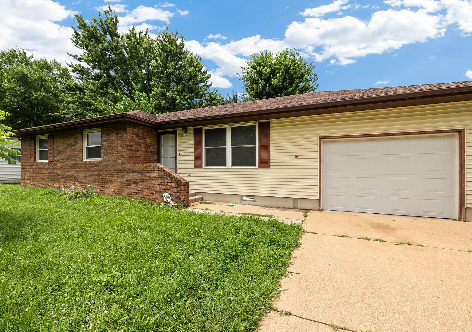 Beautiful Updated 3BR/2BA Home with Gorgeous Yard-Buffalo, MO|$1,350\month — Photo 1