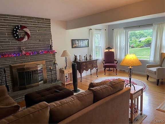 4th image of 157 Hancock Dr