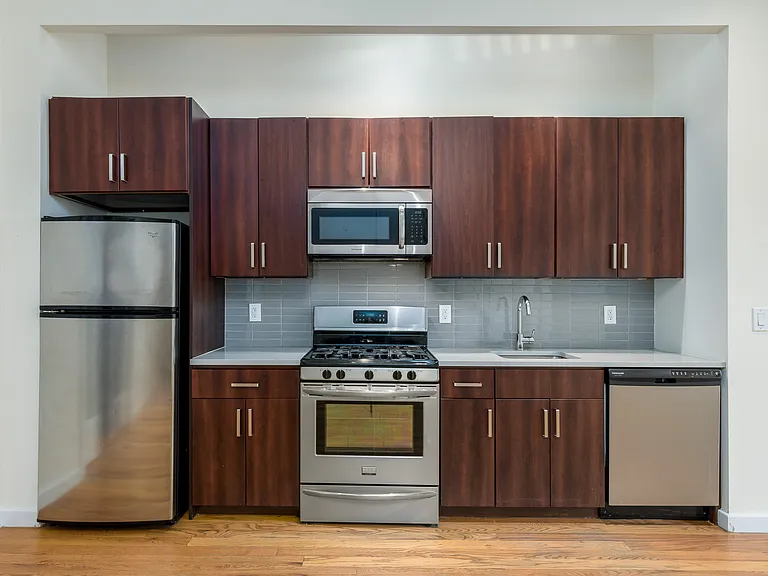 166 Smith St #2D — Photo 3