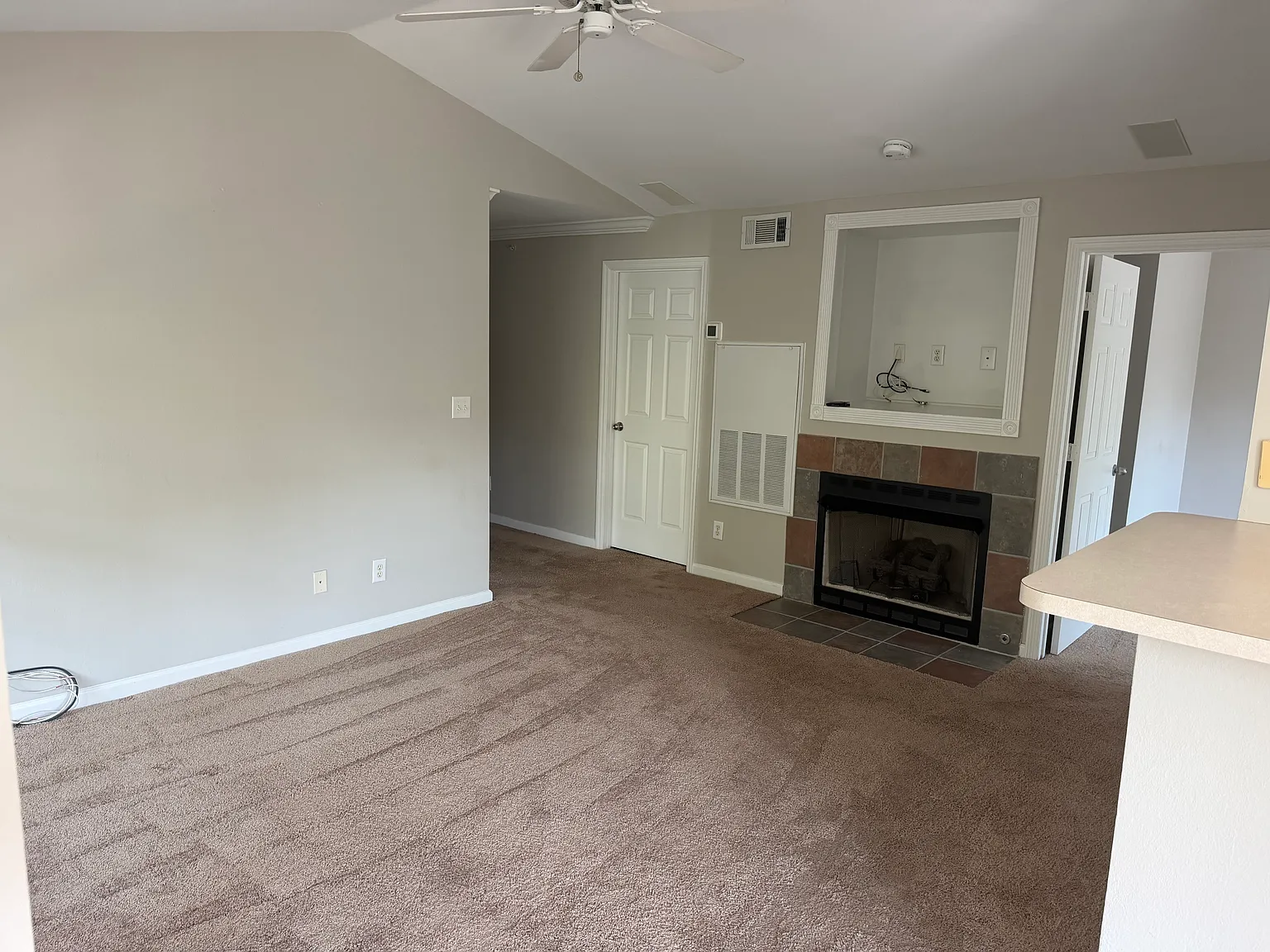 2 bed, 948 sqft, $2,300 — Photo 3