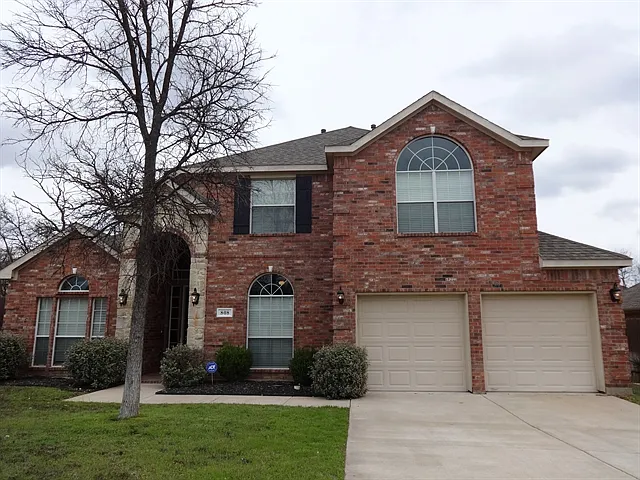 4 bed, 2.0 bath, 2738 sqft, $2,970 — Photo 1