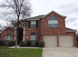 808 Warwick Ct, Kennedale, TX 76060