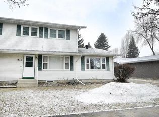 817 S 24th St, Grand Forks, ND 58201