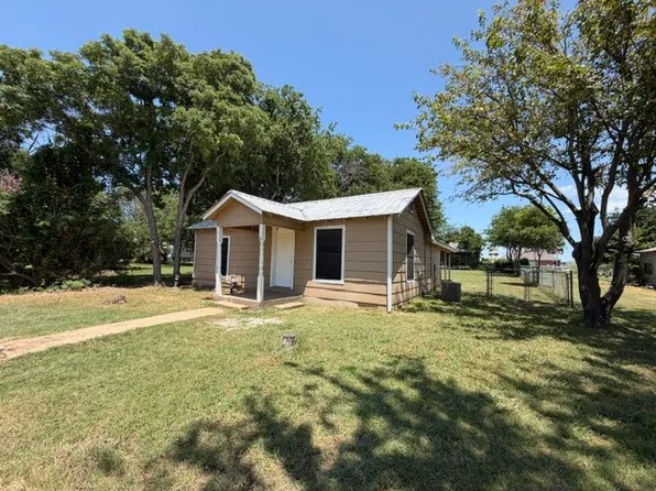 105 2nd St, Valley View, TX 76272