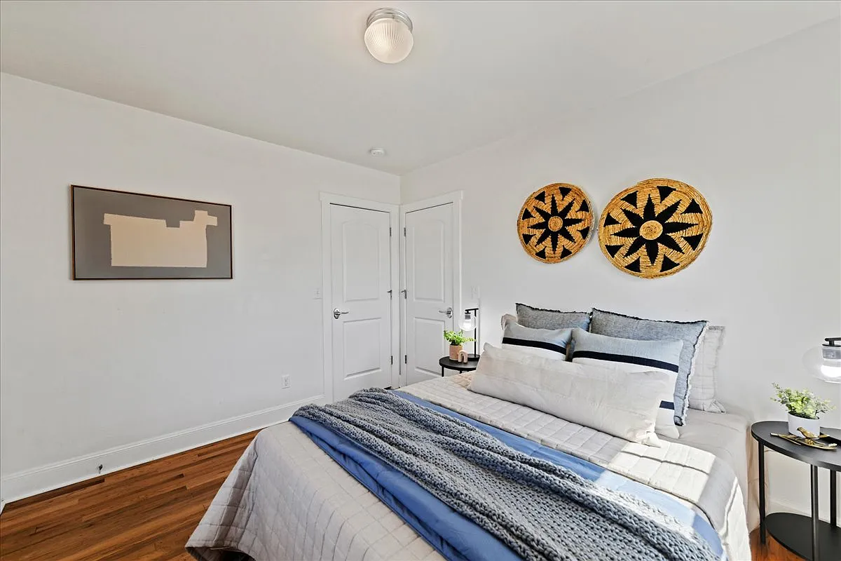 3 bed, 1377 sqft, $3,200 — Photo 4