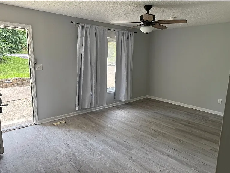 3015 Thomas Ln — Photo 3