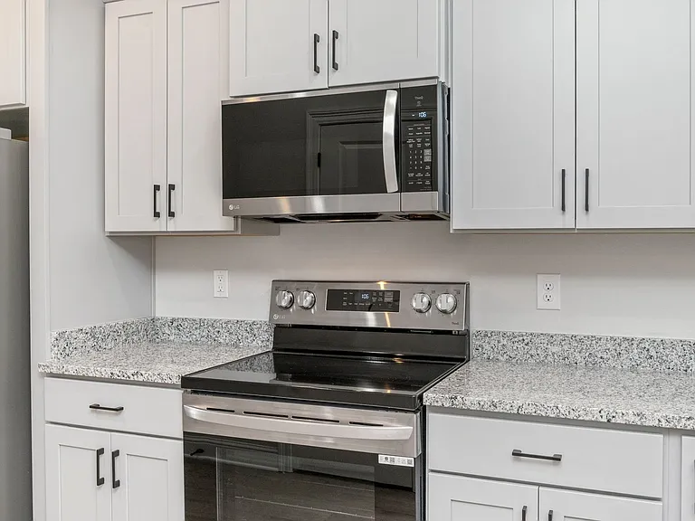 1404 Hickory St — Photo 12