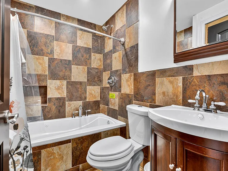 630 Lamplight Ln — Photo 33