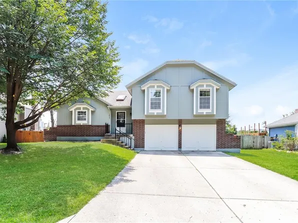 1617 SE Long Pl, Lees Summit, MO 64063