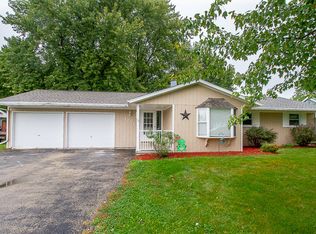 1251 Lakewood Dr, Somonauk, IL 60552
