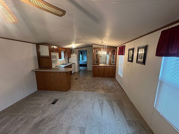 4th image of 250 Cortland Ct