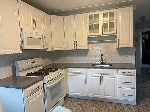 2nd view of kitchen