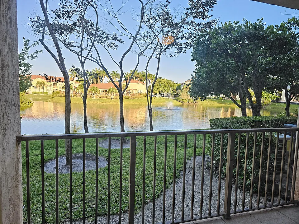 604 Villa Cir #604