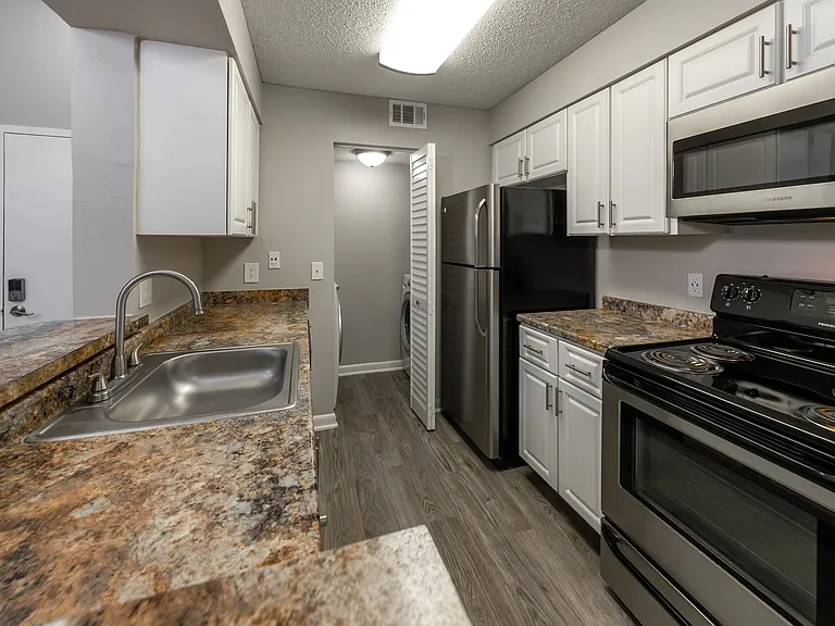 Elevate your daily routine with the kitchen joy found in our fully-equipped kitchens. Chic cabinetry and exquisite granite-style countertops bring culinary delight to every moment at The View.