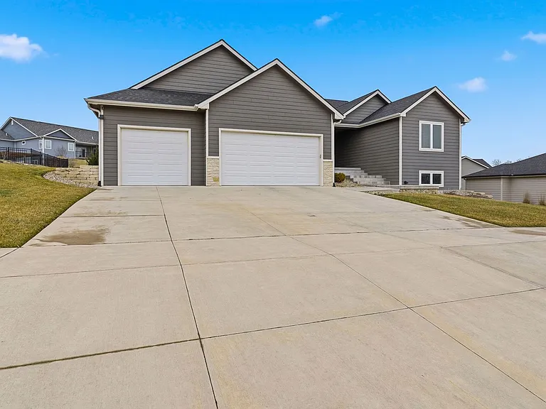 8849 Moonbug Ln — Photo 2