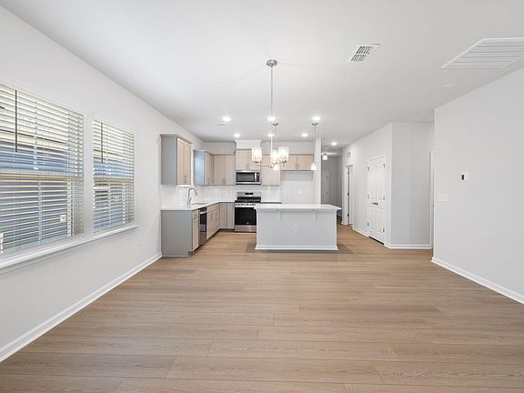 3rd image of 677 Fosterton Cottage Way